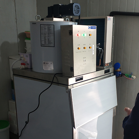 300公斤片冰机交付福建某超市使用